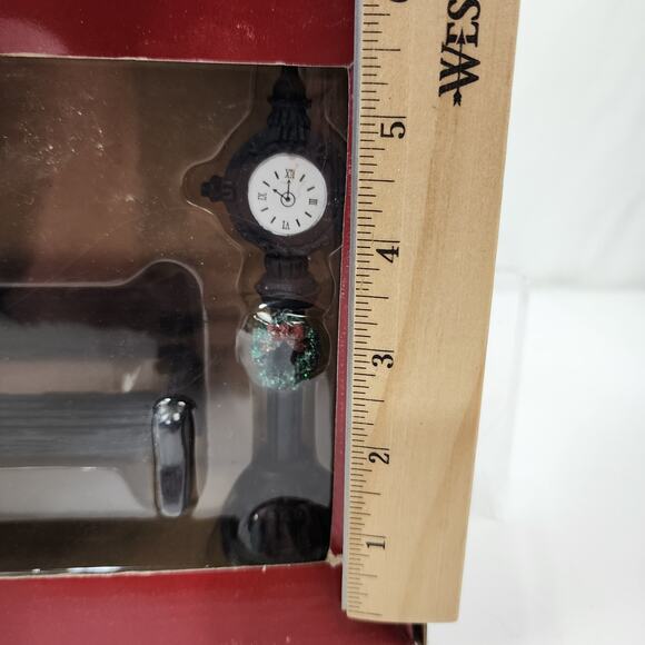 Mervyns Village Square 2001 Christmas Decoration Bench Clock Sign Pole NIB - Picture 6 of 7